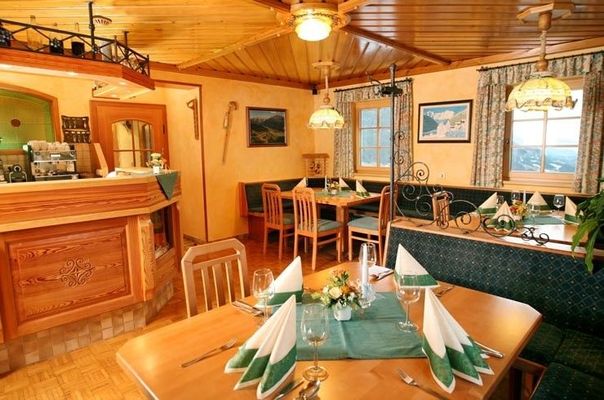 Gastraum, Restaurant, Gasthof, Lahnerhof, Obergail, Lesachtal, Kärnten